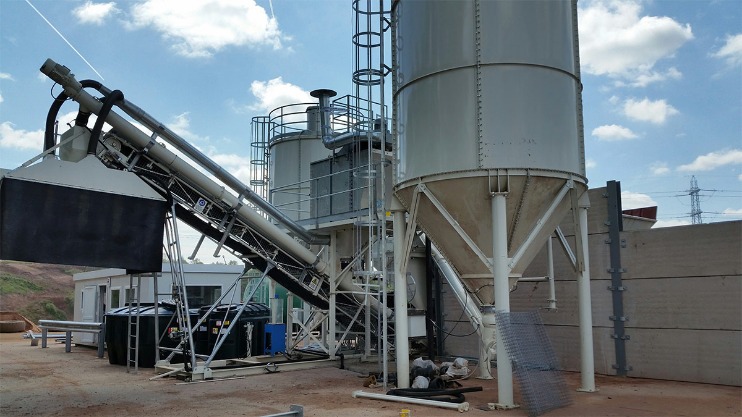 How does the concrete batching plant work?