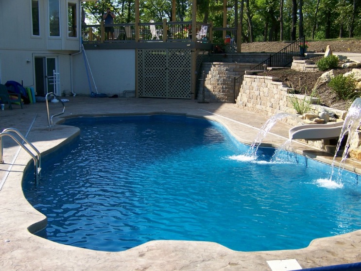 How much does it cost to buy a fiberglass pool?