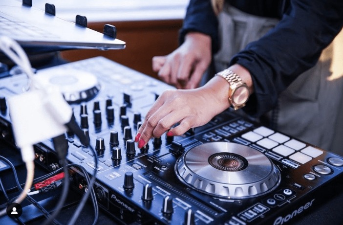 5 Tips on How to Choose a Wedding DJ